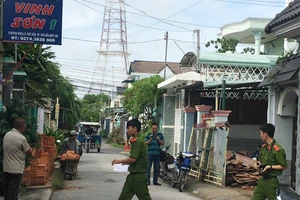 Chồng đâm gục vợ rồi uống thuốc tự tử 