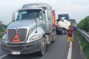 Tông xe liên hoàn trên cao tốc TP.HCM-Long Thành-Dầu Giây