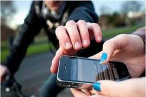 Đồng Nai: Vừa xuống ô tô liền bị đâm, cướp tài sản