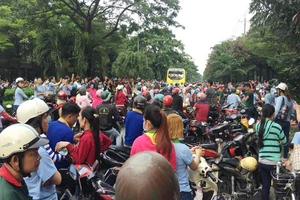 Hàng ngàn công nhân ngừng việc, phản đối chính sách công ty