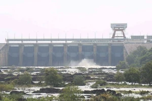 Hồ thủy điện Trị An bắt đầu xả lũ