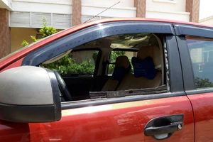 Bình Dương trộm liên tiếp đập kính xe hơi trộm tài sản