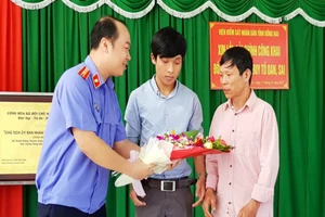 Bị bắt oan, không ai chăm lúa, viện kiểm sát phải bồi thường