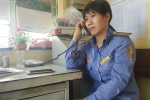 Hai nữ nhân viên gác tàu kể lại khoảnh khắc cứu cụ bà