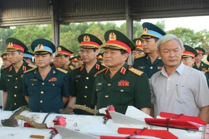 Bộ trưởng Bộ Quốc Phòng thăm vùng nhiễm dioxin nhất Việt Nam