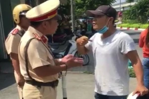 CSGT Biên Hòa bị người vi phạm giao thông đánh