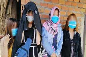 Nhiều cô gái cầu cứu trong quán cà phê 'sung sướng' ở Đồng Nai