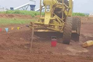 Nổ bánh xe làm 2 người chết ở Đồng Nai