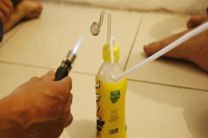 Biên Hòa: 'Đập đá' trong nhà nghỉ, 1 thanh niên tử vong