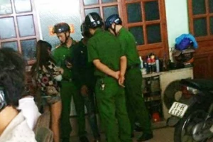 Bắt 2 nghi can giết 1 phụ nữ trong phòng trọ ở Bình Dương