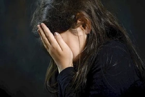 Quen trên mạng, bé 12 tuổi bị dụ làm chuyện người lớn 