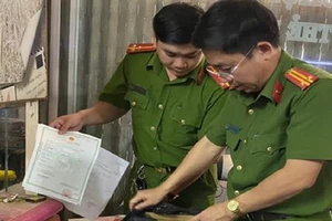 Đồng Nai: Chủ tiệm áo cưới làm giả hơn 500 giấy tờ