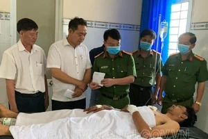 Truy bắt kẻ trộm, một công an xã bị đâm liên tiếp