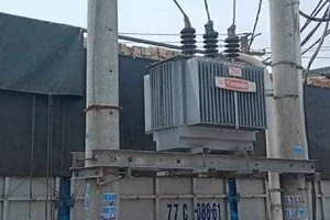 1 tài xế xe tải chết thảm trên bình điện hạ thế