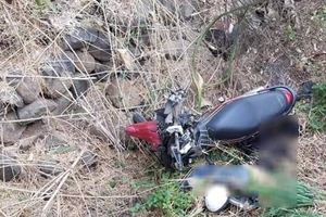 Đồng Nai: Thi thể người đàn ông nằm cạnh xe máy dưới vực