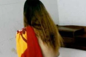 Nữ nhân viên quán cà phê bán dâm ngay tại chòi lá