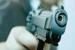 Đồng Nai: 2 kẻ dùng súng khống chế 5 người trong nhà để cướp