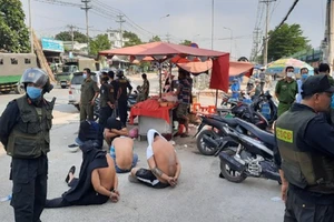 Hàng trăm cảnh sát bao vây nhóm bảo kê ở Đồng Nai