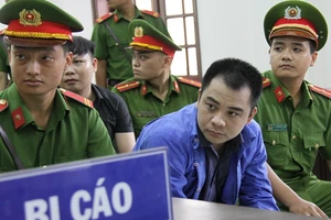 Giang '36' lãnh 4 năm tù vì vây xe công an 