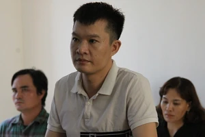 Ghen tuông dùng kéo giết vợ, đâm tình địch trong đêm