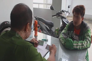 Lái xe công nghệ hối lộ công an để 'giải cứu' 2 cô gái bán dâm