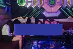 Đồng Nai: Nhiều nữ tiếp viên múa thoát y trong quán karaoke