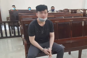 Đưa người yêu vào khách sạn hiếp dâm, quay clip