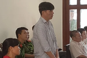 Đánh cả con lẫn cha sau va chạm xe máy