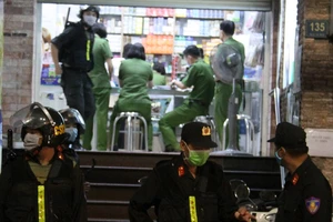Công an bao vây, khám xét 2 nhà thuốc tây lớn nhất Đồng Nai