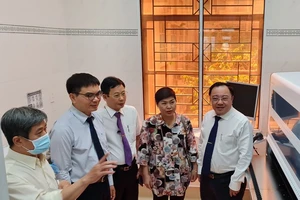 Doanh nghiệp tặng máy xét nghiệm virus SARS-CoV-2 cho Đồng Nai