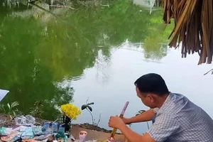 Đồng Nai: Đi ăn cùng gia đình, cháu bé rơi xuống ao tử vong