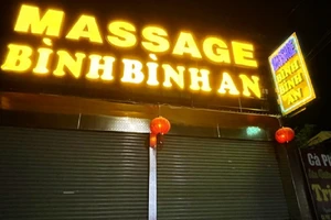 Nữ nhân viên 'tắm tiên' với khách trong tiệm massage 