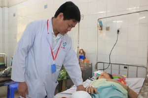 Đắp lá sim lên vết thương, người phụ nữ phải cắt bỏ chân