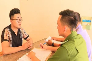 Hàng chục cô gái trẻ bị 'chăn dắt' làm tiếp viên karaoke