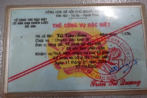 Khởi tố cán bộ dỏm dùng 'thẻ công vụ' gặp người Trung Quốc khu cách ly