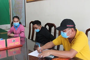 Nữ công nhân lên mạng tìm người chuyển nhầm hơn 100 triệu