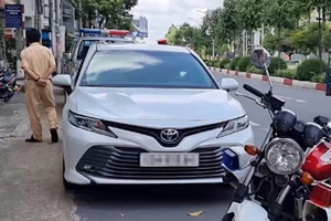 Chơi ma túy xong, lái ô tô Camry 'thông chốt' kiểm dịch ở Đồng Nai