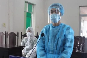 Lãnh án tù vì dùng thẻ công vụ giả vào khu cách ly