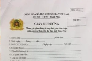 Tiệm photo ở Đồng Nai 'cấp' giấy đi đường, tiêm vaccine cho người có nhu cầu