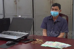 1 phụ nữ bị người tình trộm trang sức trốn về quê 