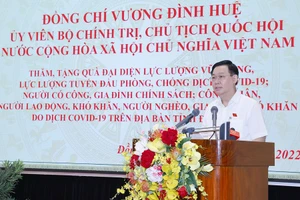 Chủ tịch Quốc hội Vương Đình Huệ làm việc và chúc tết ở Đồng Nai