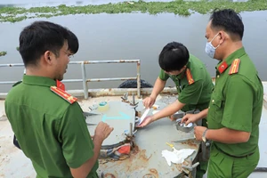 Nhiều cán bộ bảo kê trong vụ buôn lậu xăng 2.800 tỉ đồng