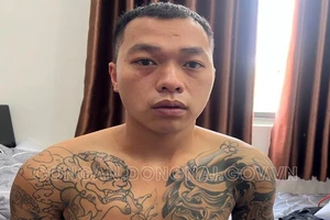 Công an vây bắt nhóm người đang bị truy nã, có thủ súng với đạn đã lên nòng