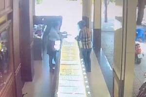 Giả vờ hỏi mua vàng rồi cướp táo tợn