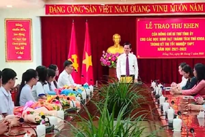 Đồng Nai tặng thư khen các thủ khoa kỳ thi tốt nghiệp THPT năm 2022