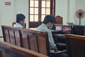 2 cán bộ quản lý thị trường lãnh án vì nhận tiền của chủ cửa hàng đồ chơi