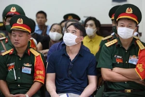 Đại tá Bộ đội Biên phòng chỉ đạo 'ông trùm’ cho người thân tham gia buôn xăng lậu