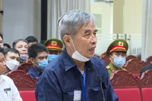 ‘Ông trùm’ buôn 200 triệu lít xăng lậu khai: ‘Tháng nào cũng phải chi bôi trơn’