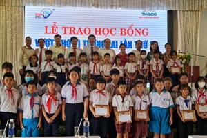 Đồng Nai trao hơn 2.600 suất học bổng cho học sinh có hoàn cảnh khó khăn