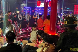 Cảnh sát bao vây bar Kosho, phát hiện nhiều người dương tính với ma túy